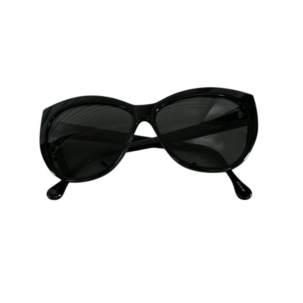 Crescent Black Sunglassesβ Elegant Design